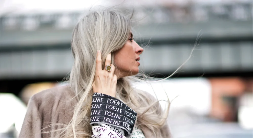 couvrir ses cheveux blancs