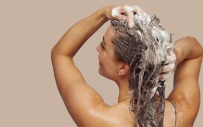 Faut-il vraiment laver ses cheveux une fois par semaine ?